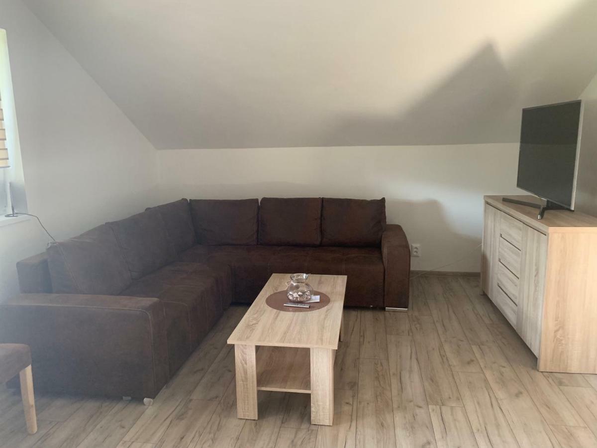 Apartmanovy Dom Magda Vrbov Eksteriør bilde