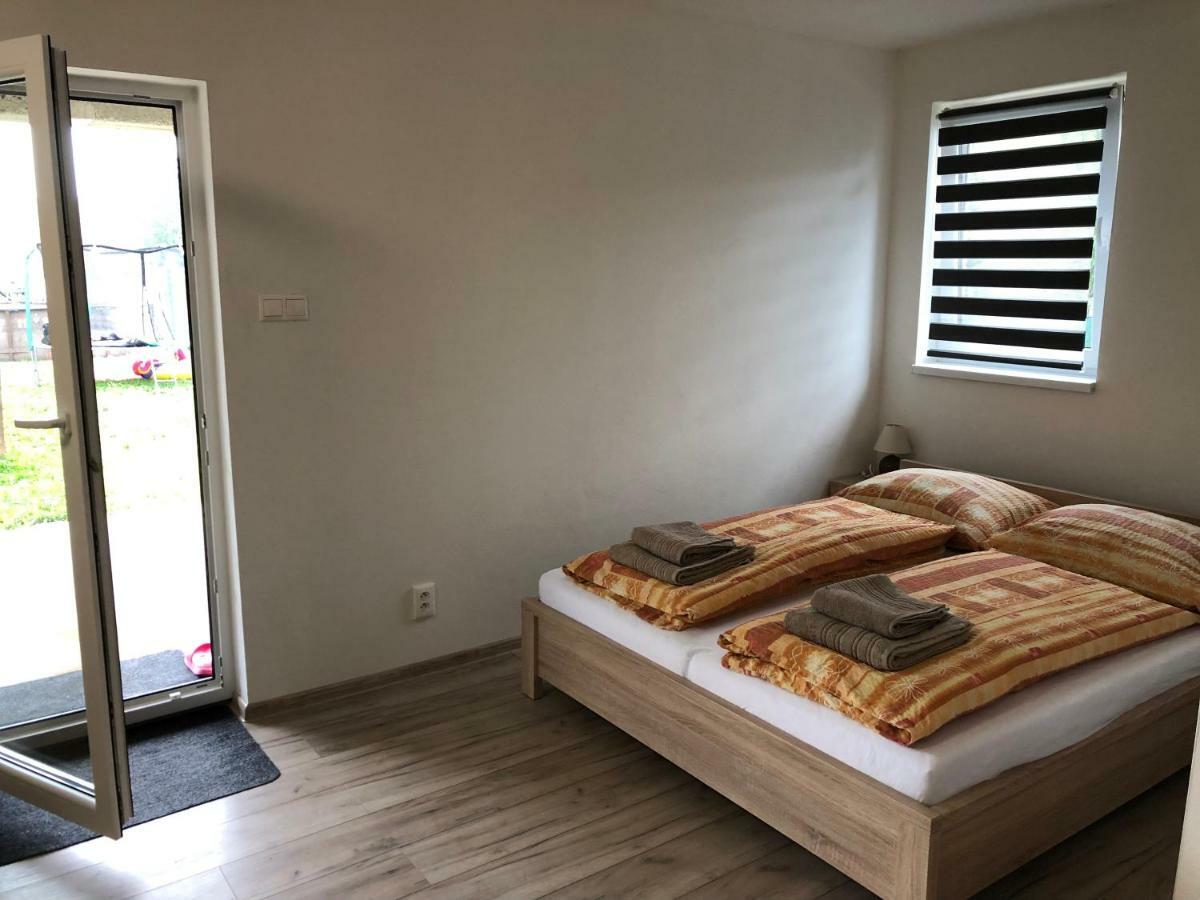 Apartmanovy Dom Magda Vrbov Eksteriør bilde